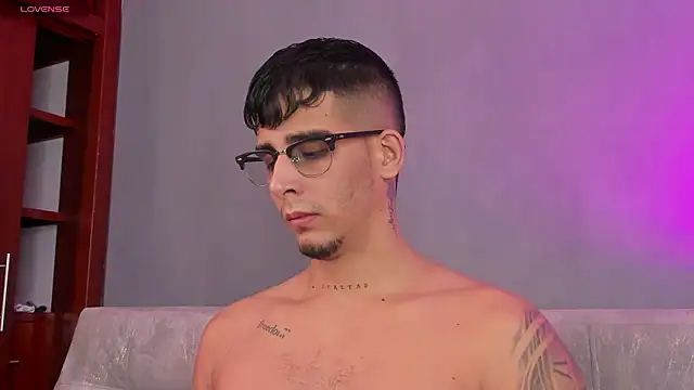 iamcamiloo  online show from January 13, 2025, 11:19 am