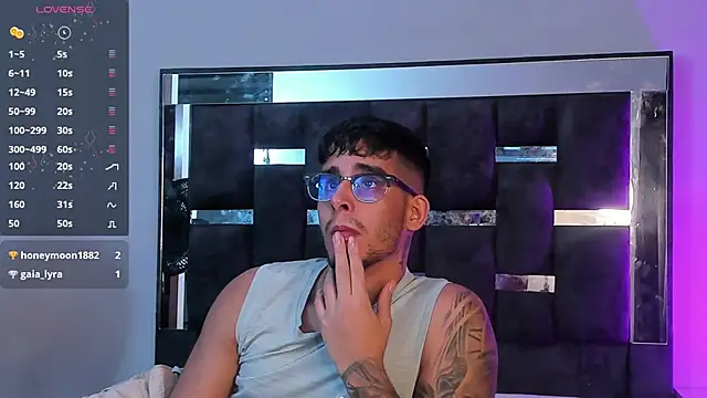 iamcamiloo  online show from March 4, 2025, 4:38 am