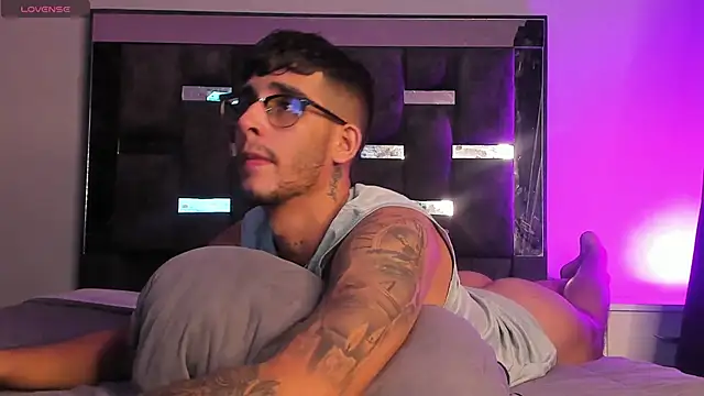 iamcamiloo  online show from March 6, 2025, 12:54 am