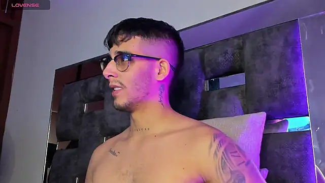 iamcamiloo  online show from March 19, 2025, 12:48 am