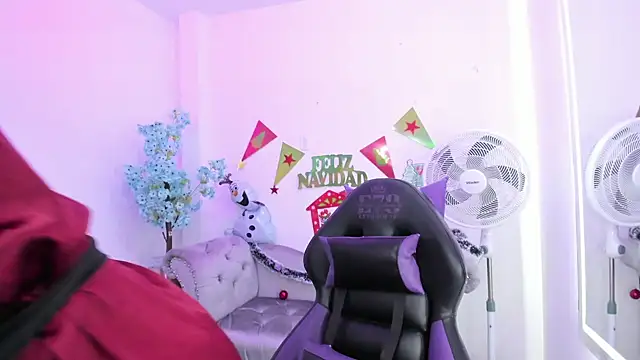 Ema louis  online show from December 30, 2024, 8:47 pm