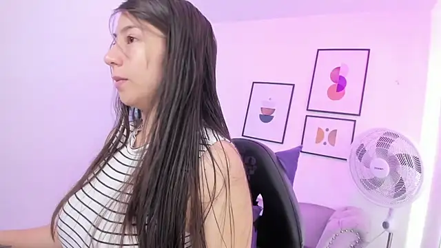 Ema louis  online show from January 16, 2025, 12:31 pm