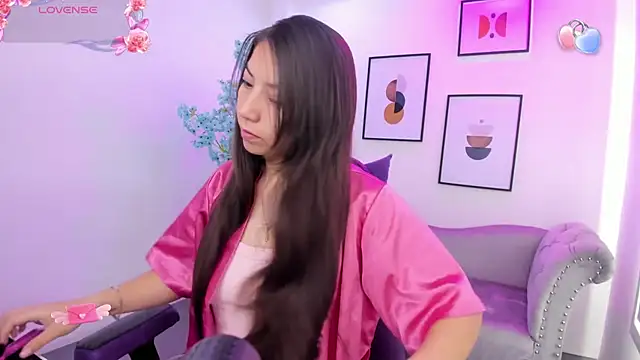 Ema louis  online show from February 20, 2025, 12:36 pm