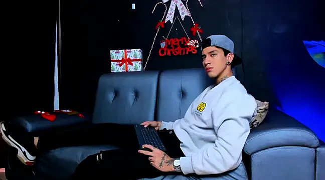 JUSTIN FULLER1 online show from December 12, 2024, 2:55 pm