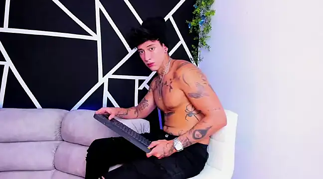 JUSTIN FULLER1 online show from February 12, 2025, 4:44 pm