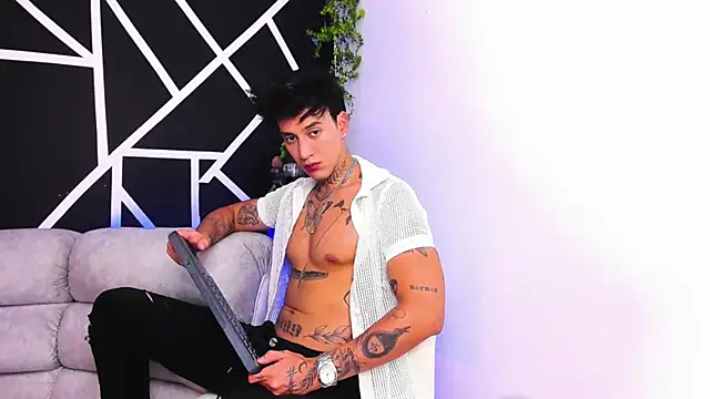 JUSTIN FULLER1 online show from February 25, 2025, 11:33 pm