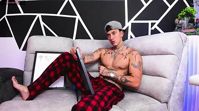 JUSTIN FULLER1 online show from March 2, 2025, 7:34 pm