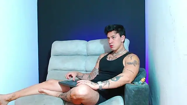 JUSTIN FULLER1 online show from February 5, 2026, 6:12 pm