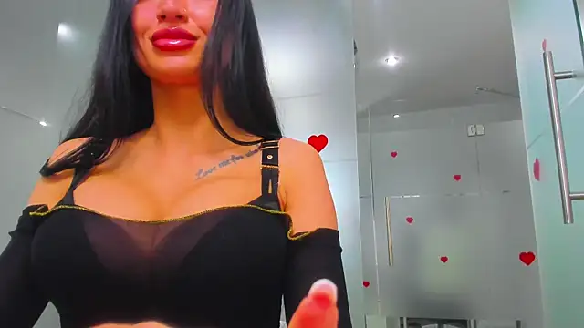 Queenrafaella online show from May 26, 2026, 3:57 am