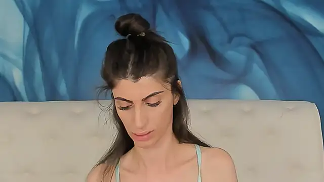 SkinnyDolly online show from October 3, 2025, 2:08 am