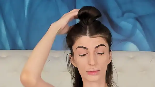 SkinnyDolly online show from October 4, 2025, 2:09 am