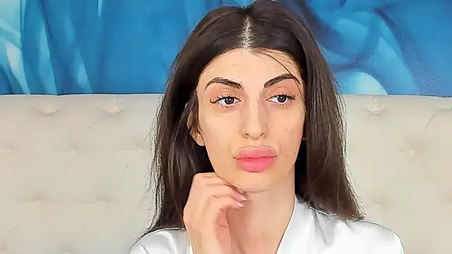 SkinnyDolly online show from April 18, 2026, 3:10 am