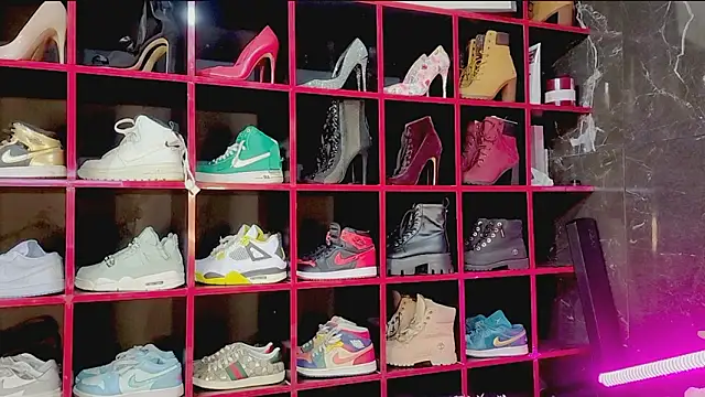 Indianbrownie online show from March 18, 2026, 3:04 pm