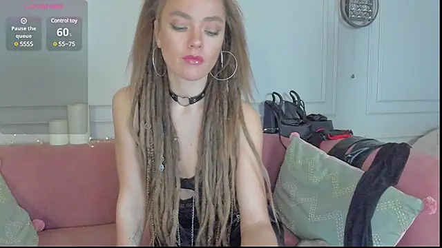 KellyFouler online show from February 5, 2025, 1:33 pm