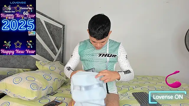 Snapshot of ander_deimond_ chatting on September 10, 2025, 1:33 pm ander deimond  online show from September 10, 2025, 1:33 pm