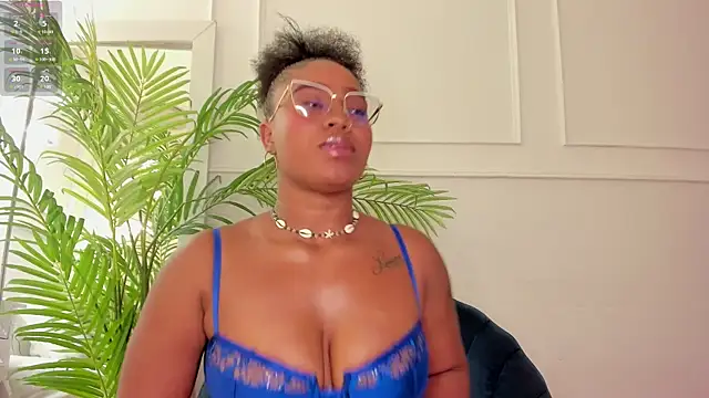 Abril Storm online show from February 26, 2025, 8:33 pm