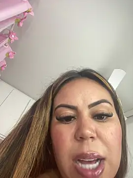 lariic online show from February 15, 2025, 2:15 am