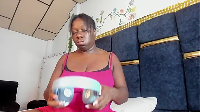 skaysanchez1 online show from September 24, 2025, 1:03 pm