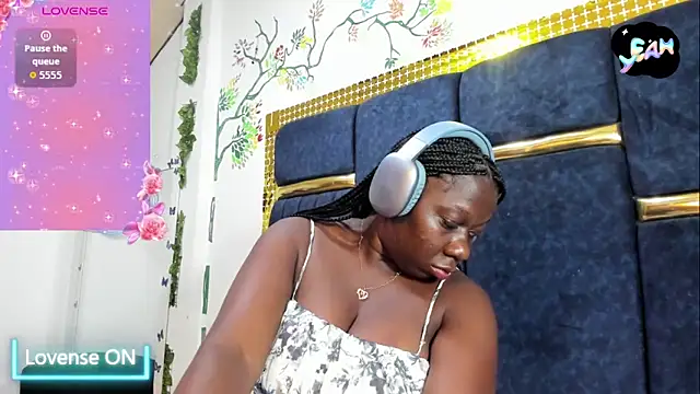 skaysanchez1 online show from October 26, 2025, 12:33 pm