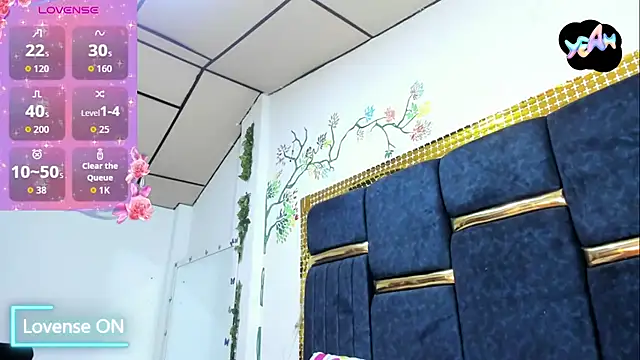 skaysanchez1 online show from October 31, 2025, 4:08 pm