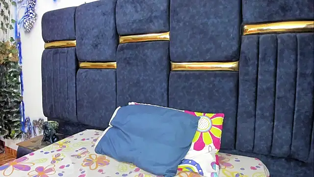 skaysanchez1 online show from March 7, 2026, 7:44 pm