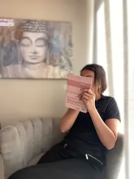 im lorein online show from January 11, 2025, 1:22 pm