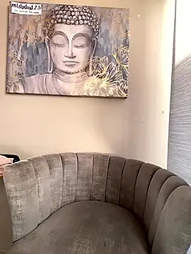 im lorein online show from February 1, 2025, 12:05 pm