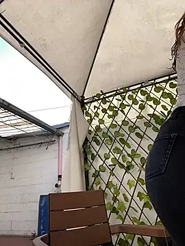 im lorein online show from February 3, 2025, 1:19 pm