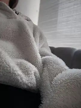 im lorein online show from February 5, 2025, 9:18 pm