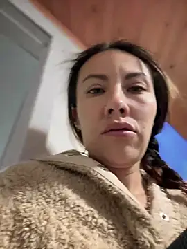 im lorein online show from February 6, 2025, 12:05 pm