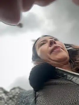 im lorein online show from February 13, 2025, 8:13 pm