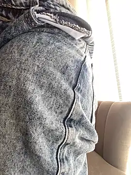 im lorein online show from February 14, 2025, 2:12 pm