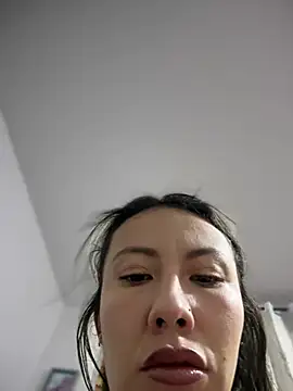 im lorein online show from February 24, 2025, 11:10 am