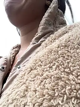 im lorein online show from February 24, 2025, 2:15 pm