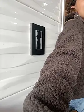 im lorein online show from March 5, 2025, 1:50 pm