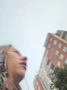 im lorein online show from March 7, 2025, 11:40 am