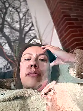 im lorein online show from March 10, 2025, 7:40 pm