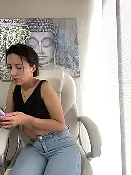 im lorein online show from March 11, 2025, 4:29 pm