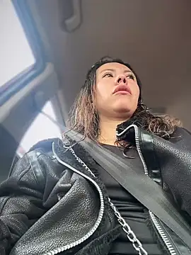 im lorein online show from March 15, 2025, 4:10 pm