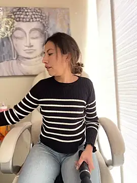 im lorein online show from March 17, 2025, 5:05 pm