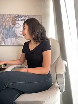 im lorein online show from September 8, 2025, 2:16 pm