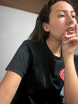 im lorein online show from October 4, 2025, 1:47 am