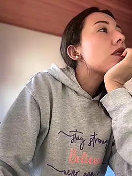 im lorein online show from October 21, 2025, 2:07 pm