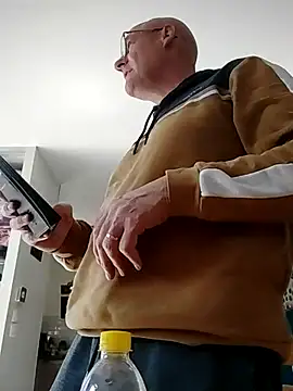 bogland33 online show from March 17, 2025, 12:46 pm