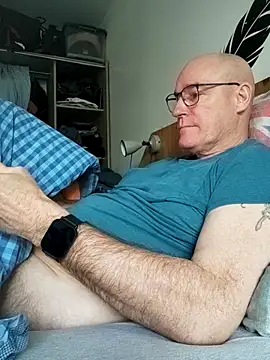 bogland33 online show from April 19, 2026, 6:10 pm