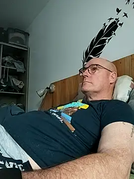 bogland33 online show from June 1, 2026, 7:04 pm