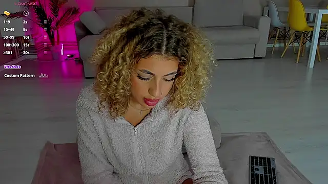 CurlyAnt0 online show from October 24, 2025, 5:26 am