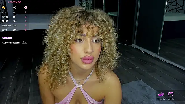 CurlyAnt0 online show from December 22, 2025, 9:39 am