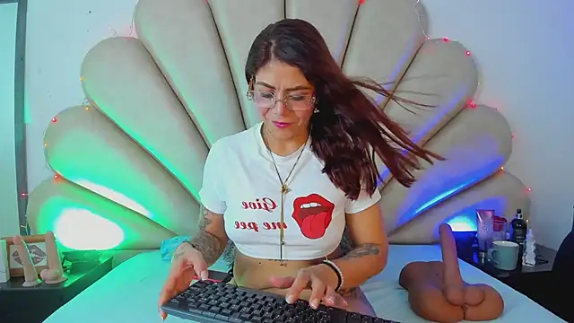 Anna  Spencer online show from February 18, 2025, 12:39 pm