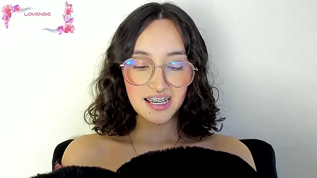 its  angelica  online show from February 2, 2025, 11:00 pm